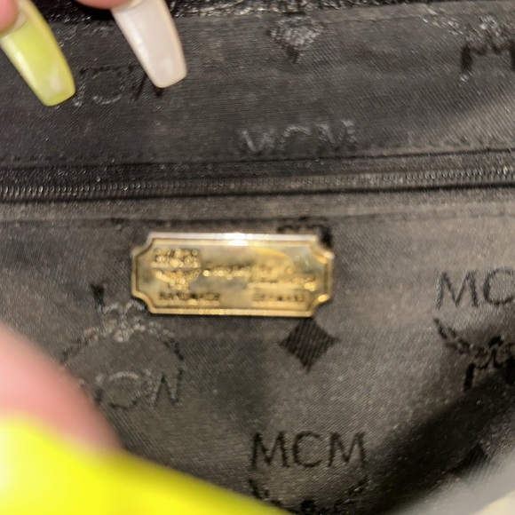 MCM authentic sling bag made in Germany in EUC minor tarnish ON gold metal - Picture 5 of 11